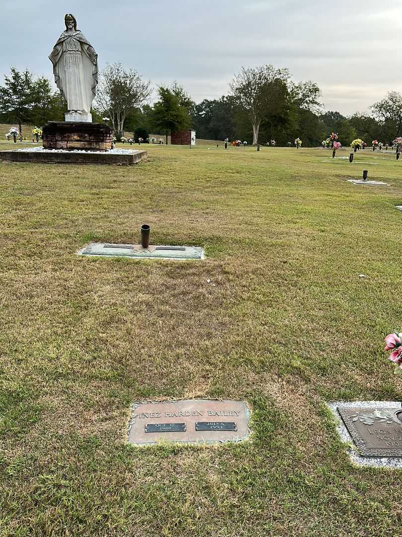 Inez Harden Bailey's grave. Photo 2