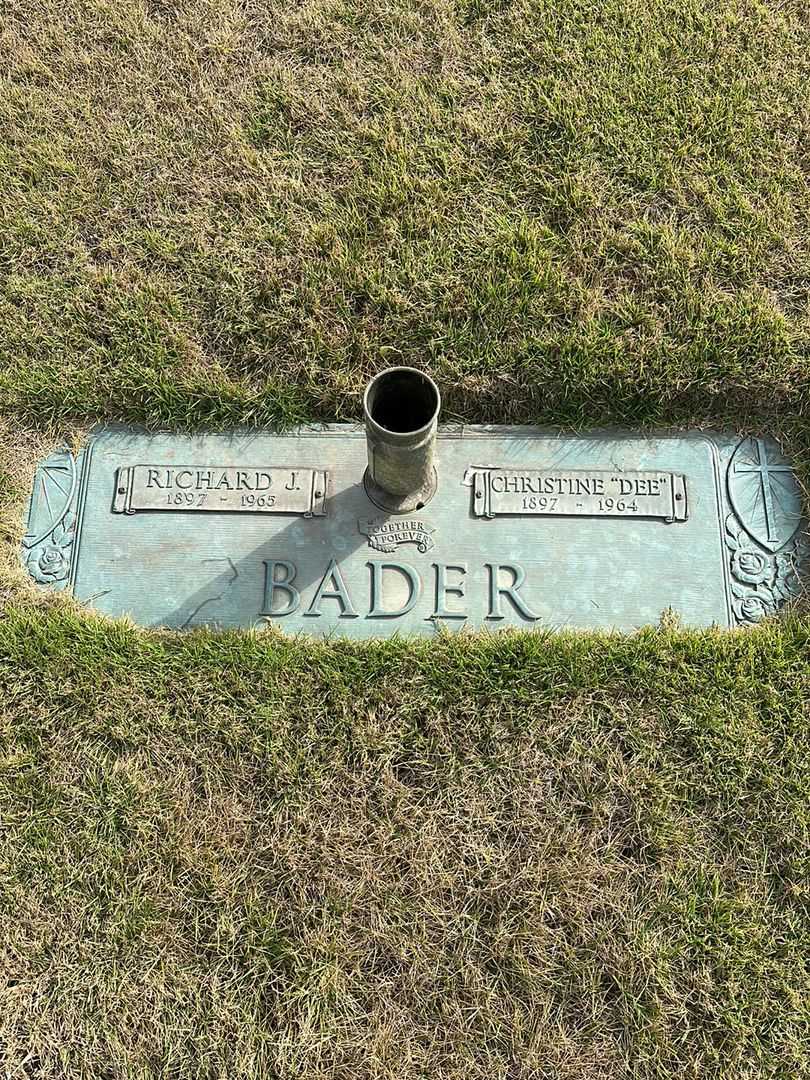 Richard J. Bader's grave. Photo 1