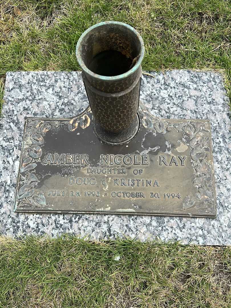Amber Nicole Ray's grave. Photo 1