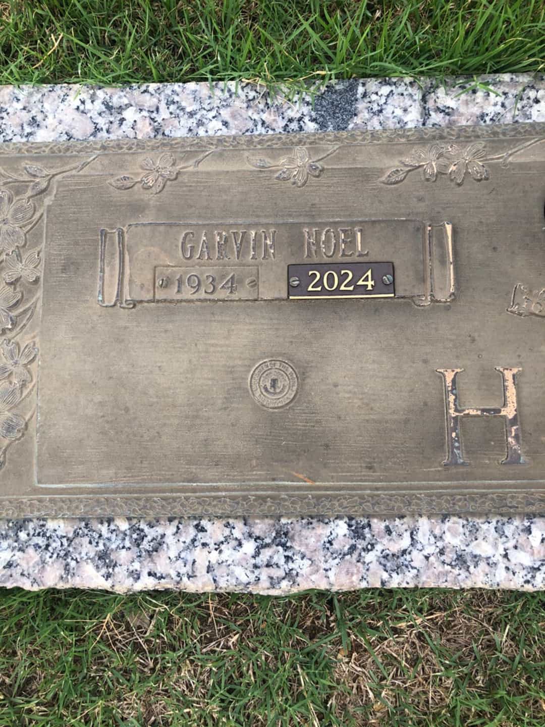 Garvin Noel Hall's grave. Photo 2