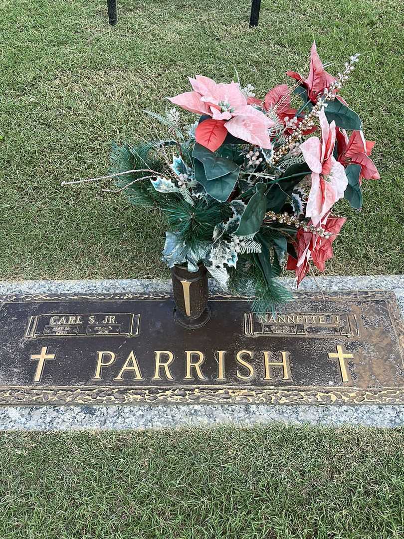 Carl S. Parrish Junior's grave. Photo 1