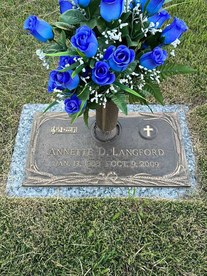 Annette D. Langford's grave. Photo 1