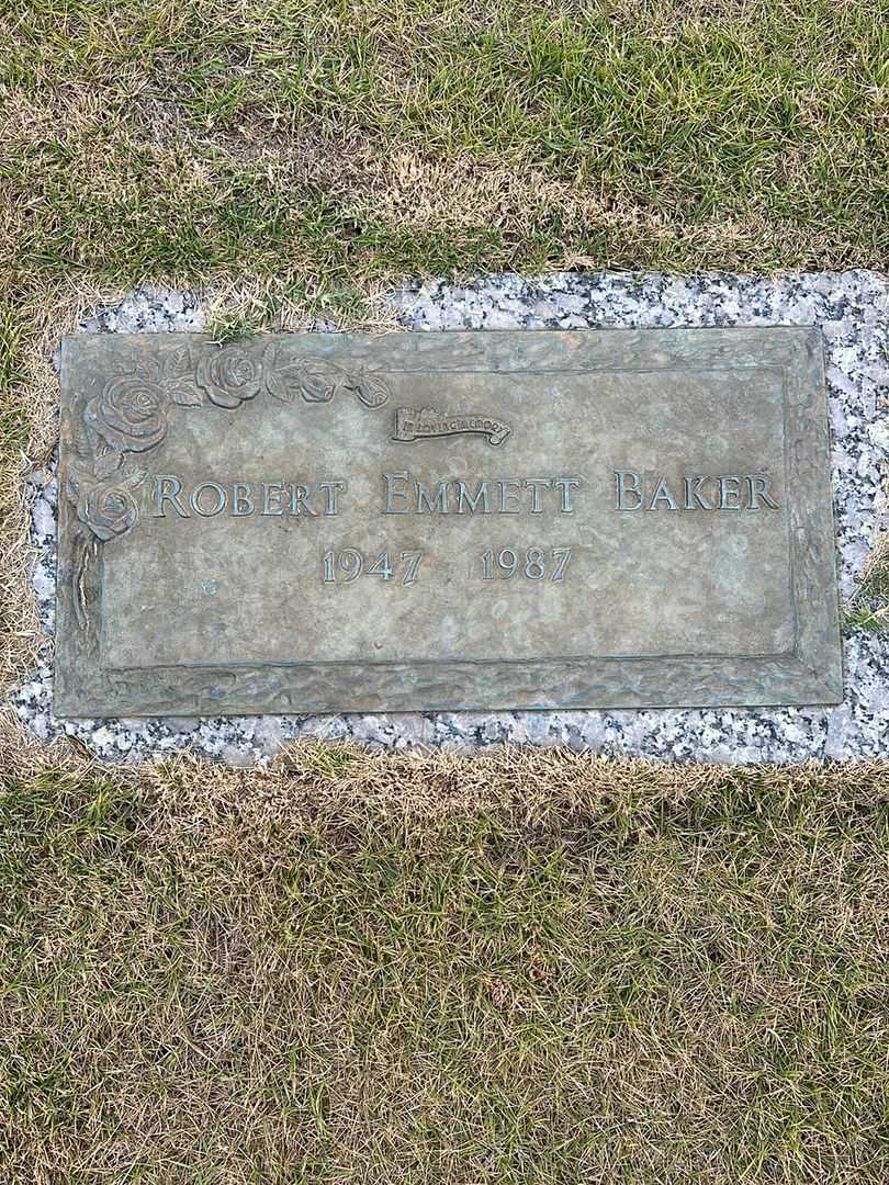 Robert Emmet Baker's grave. Photo 1
