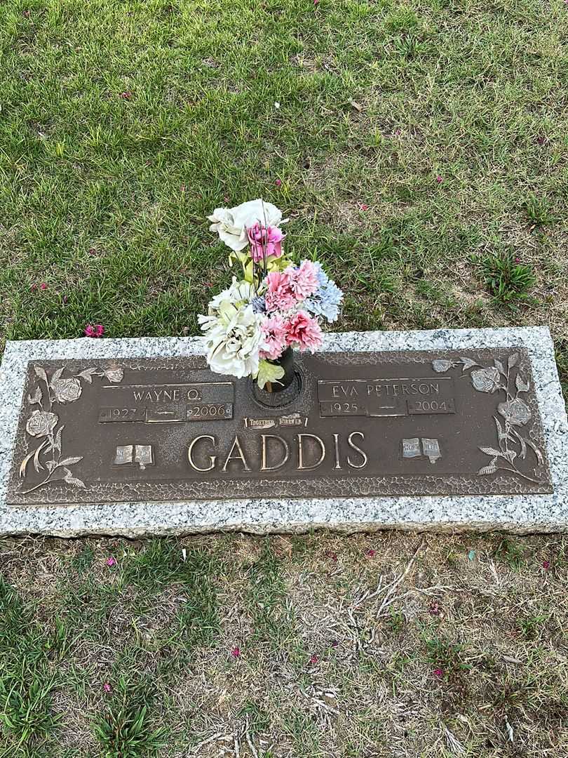 Wayne Q. Gaddis's grave. Photo 1