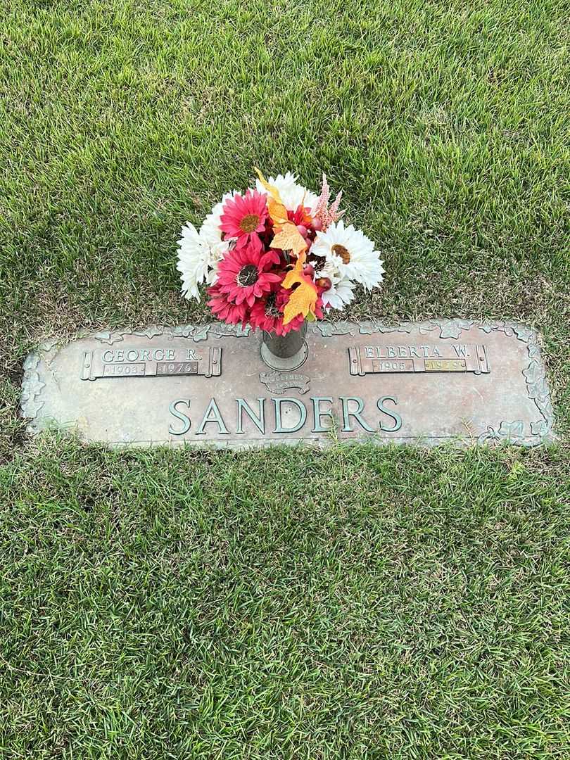 Elberta W. Sanders's grave. Photo 1
