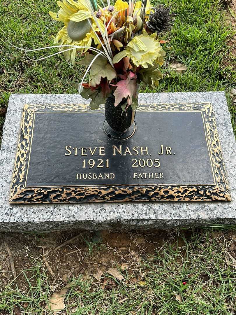 Steve E. Nash Junior's grave. Photo 1