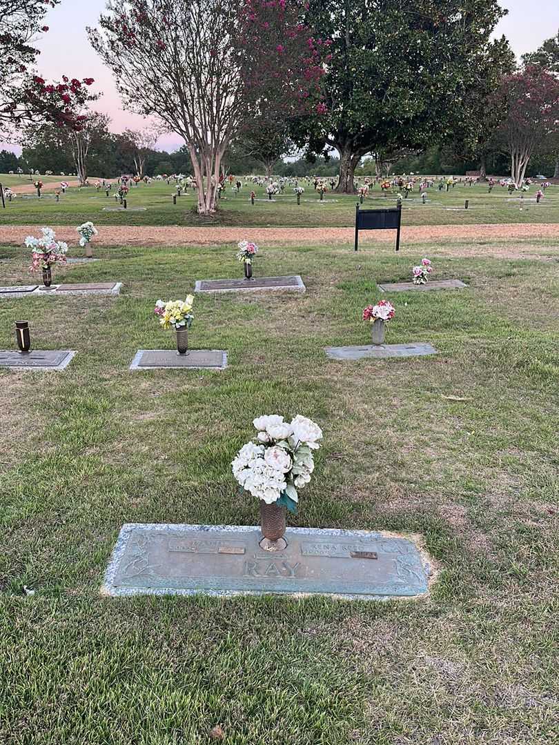 Floyd Ray's grave. Photo 2
