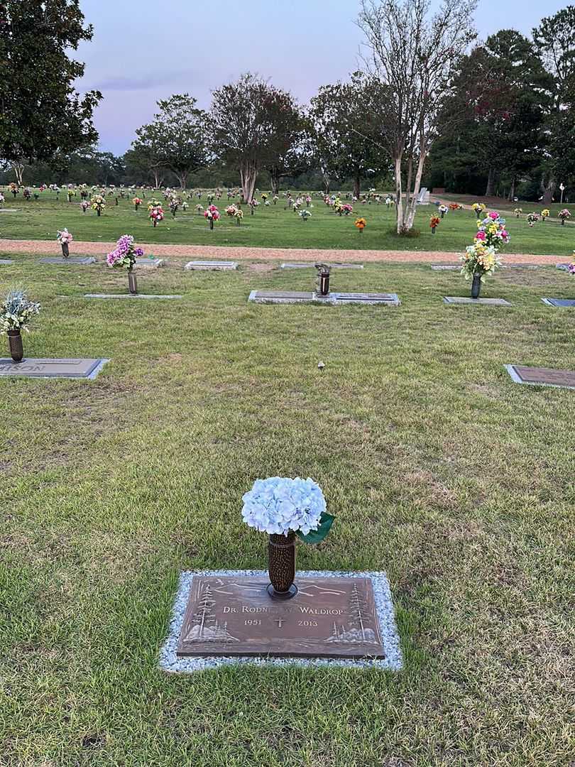 Doctor Rodney W. Waldrop's grave. Photo 2