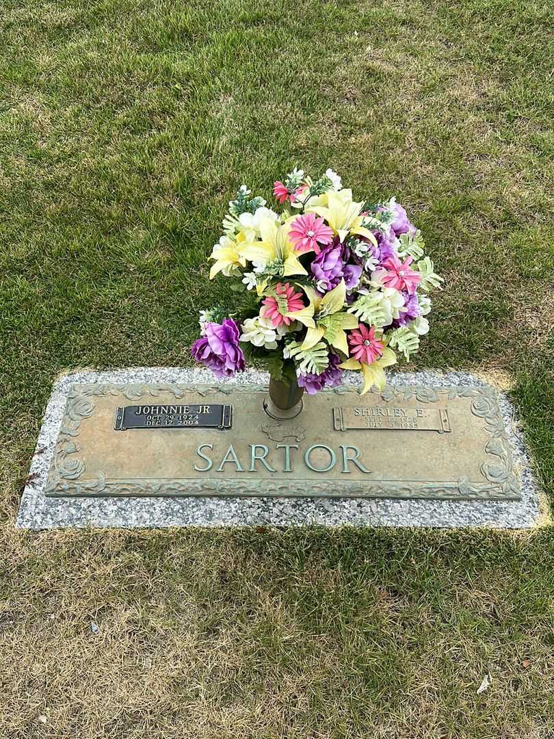 Johnnie Sartor Junior's grave. Photo 1