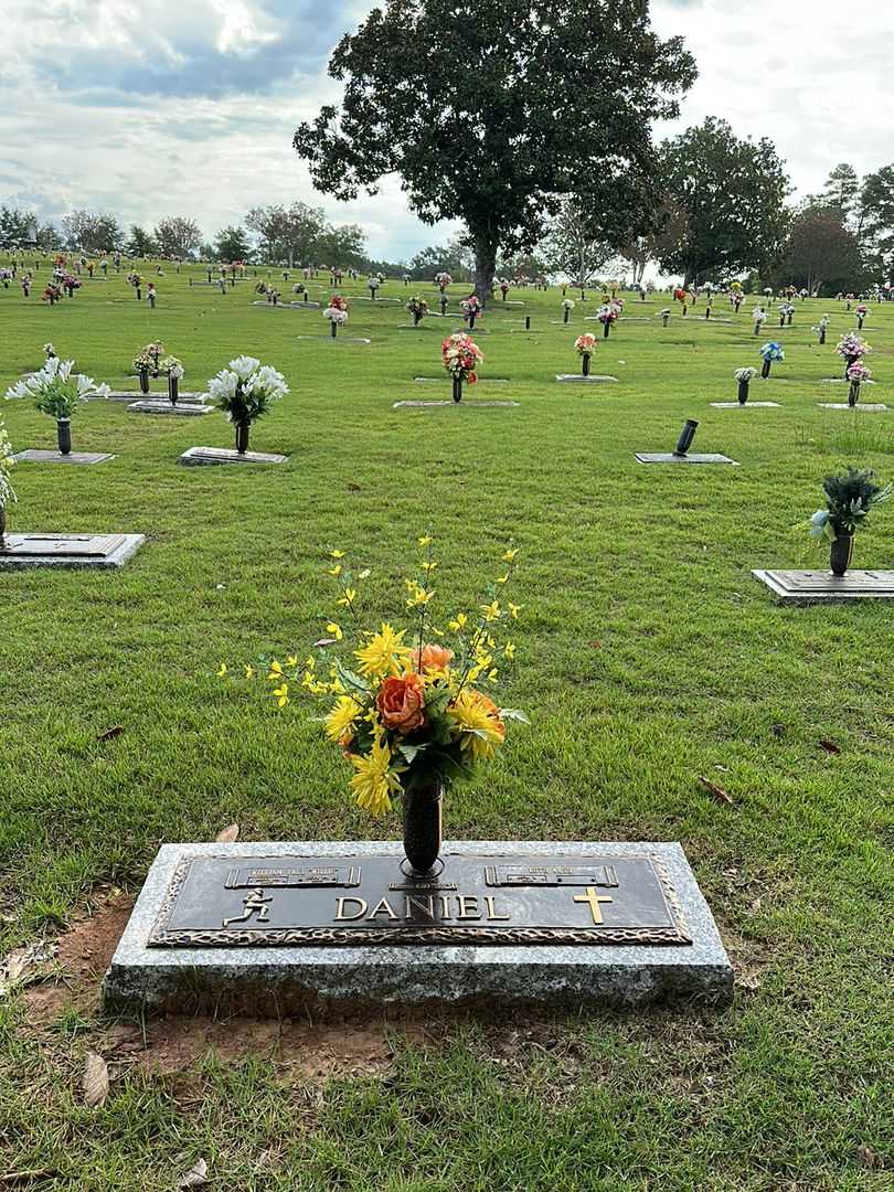 William Paul "Willie" Daniel's grave. Photo 2