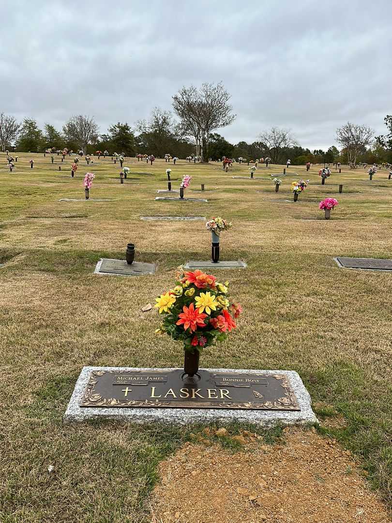 Bonnie Bost Lasker's grave. Photo 2