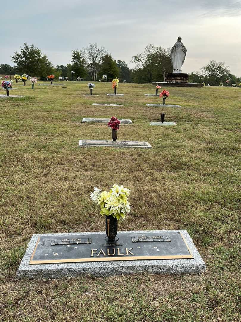Fred Young Faulk's grave. Photo 2