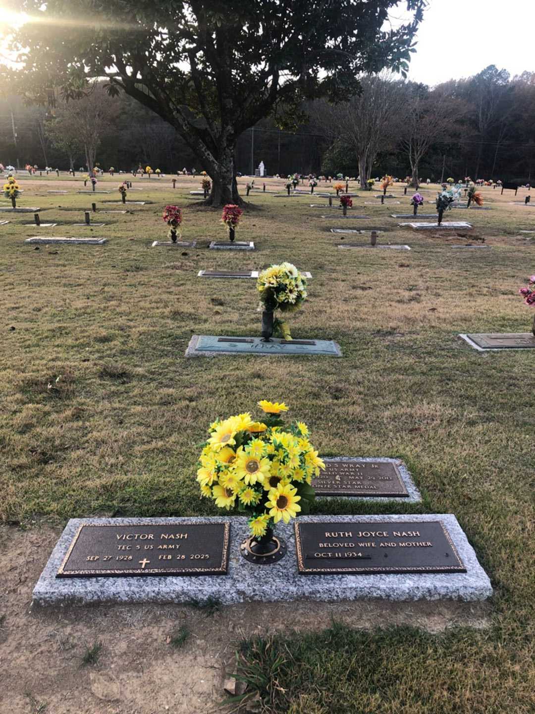 Victor E. Nash's grave. Photo 1