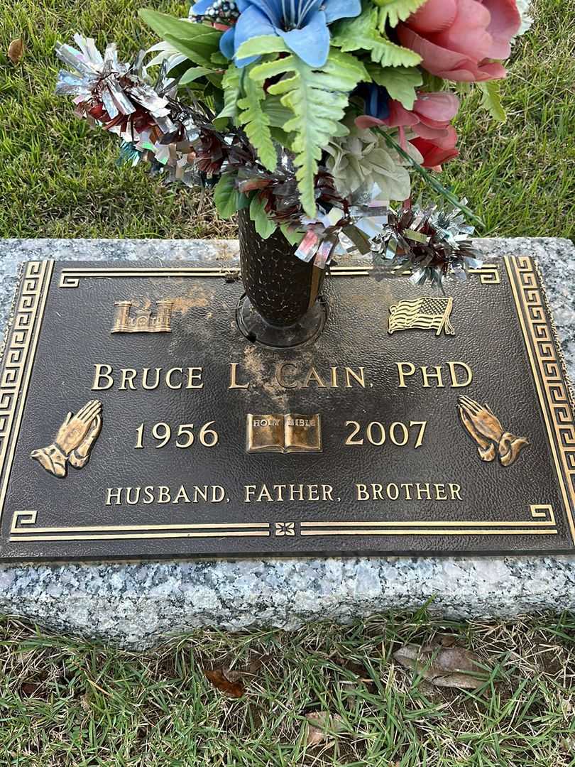 Doctor of Philosophy Bruce Lamar Cain's grave. Photo 1