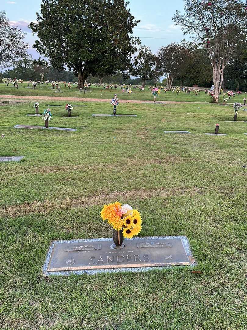 George W. "Buddy" Sanders's grave. Photo 2