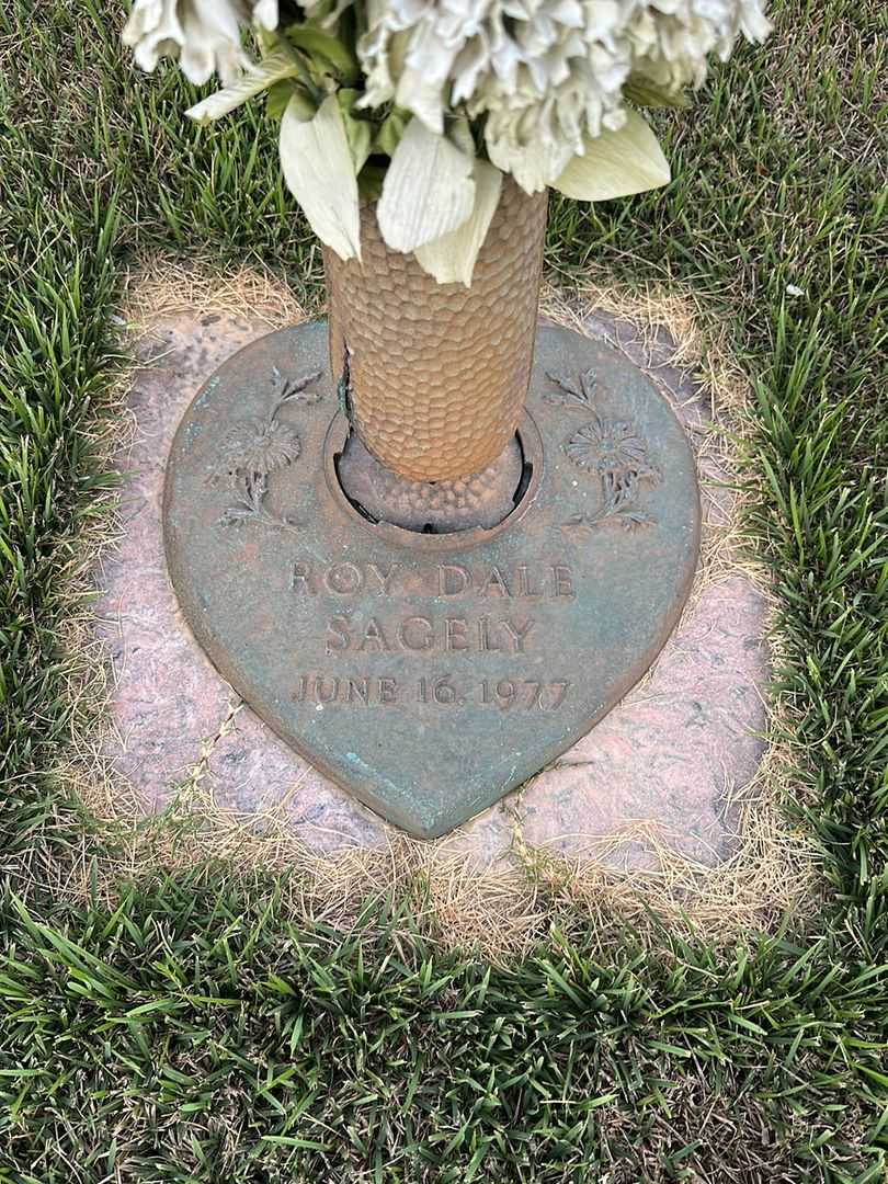 Roy Dale Sagely's grave. Photo 1