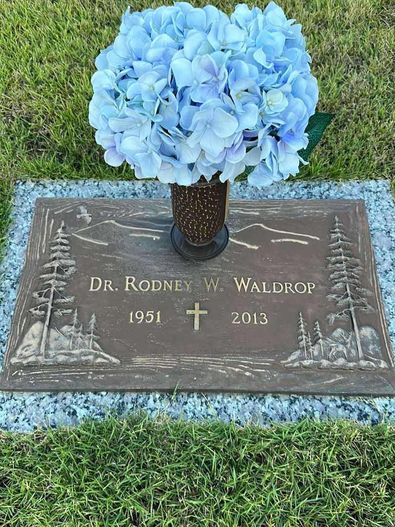 Doctor Rodney W. Waldrop's grave. Photo 1
