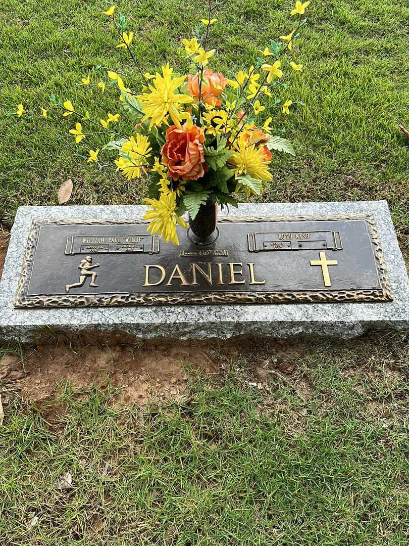 William Paul "Willie" Daniel's grave. Photo 1