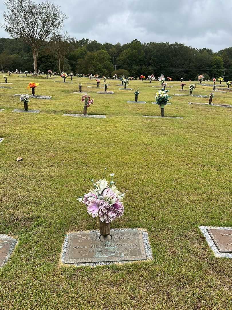Mamie Dell Neal Vaughan's grave. Photo 2