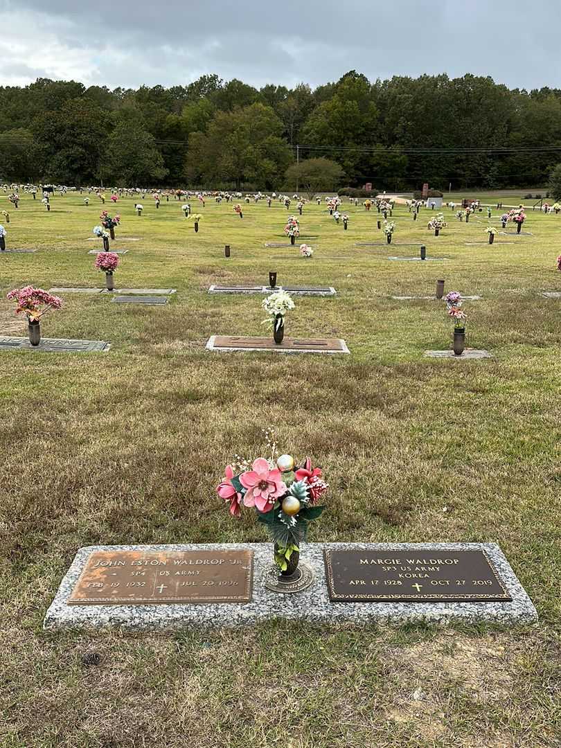 John Eston Waldrop Junior's grave. Photo 2
