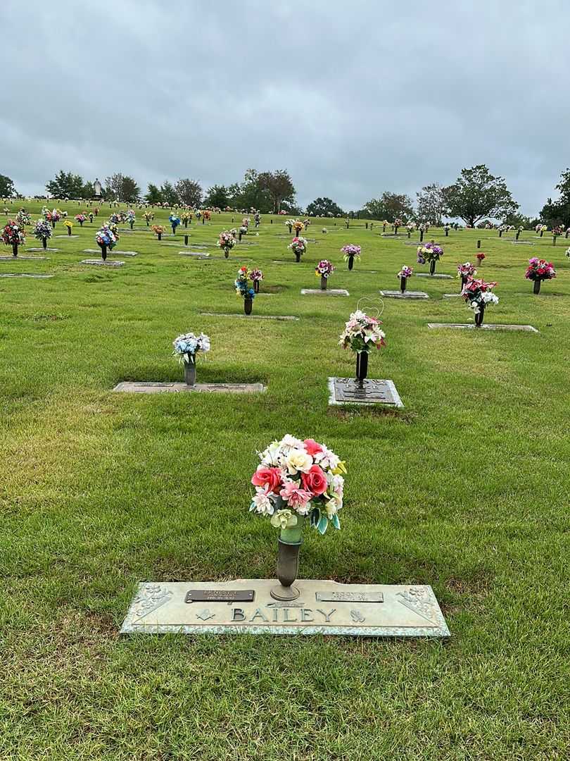 Ernest E. "Sonny" Bailey Junior's grave. Photo 2