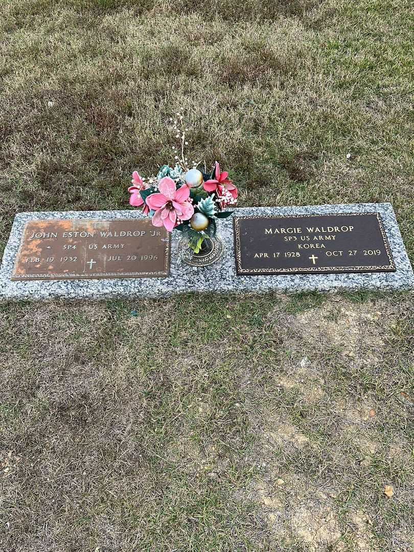 John Eston Waldrop Junior's grave. Photo 1