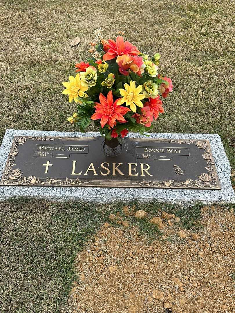 Bonnie Bost Lasker's grave. Photo 1