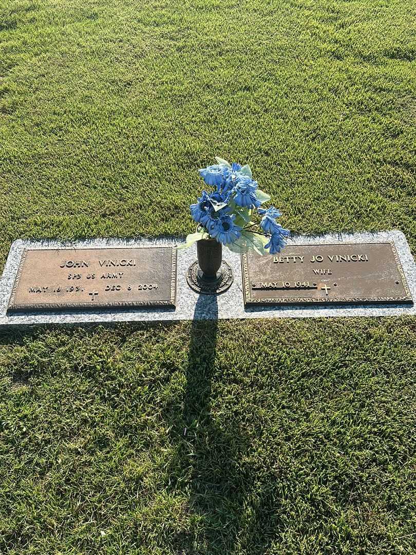 John Vinicki's grave. Photo 1