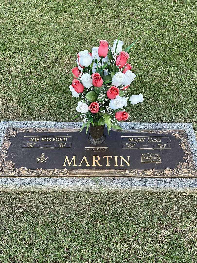 Joe Eckford Martin's grave. Photo 1
