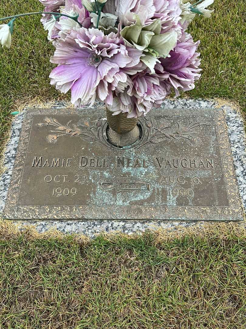 Mamie Dell Neal Vaughan's grave. Photo 1