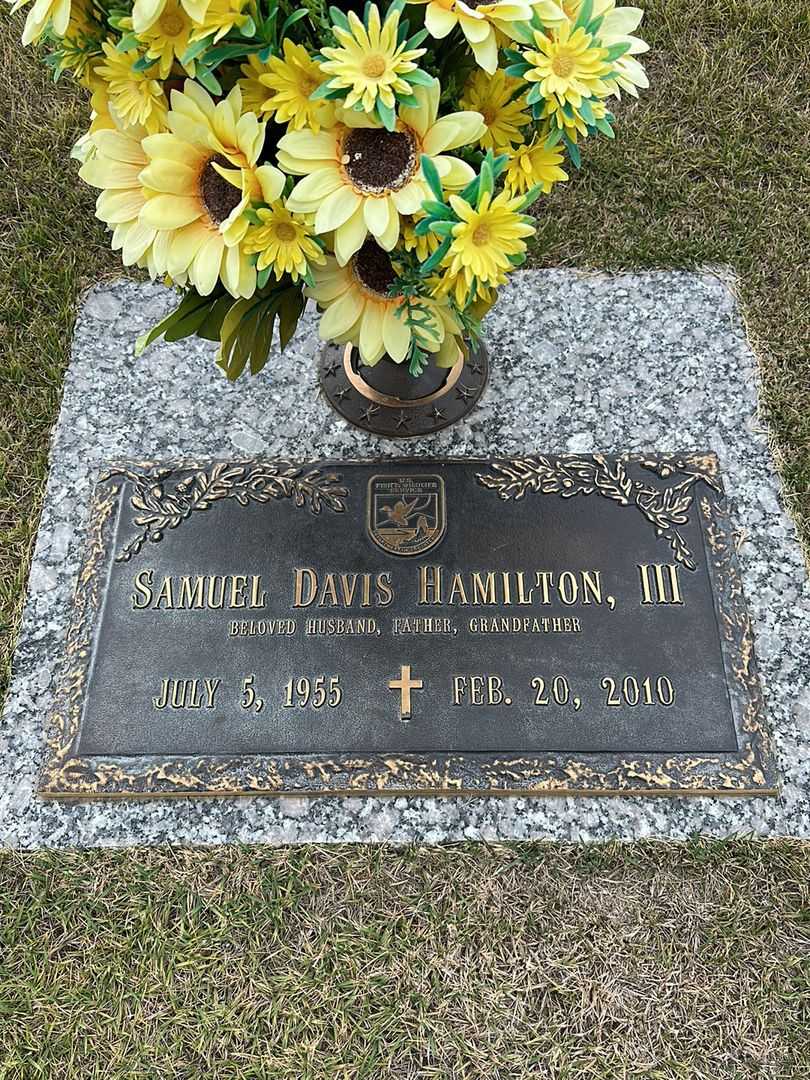 Samuel Davis Hamilton Third's grave. Photo 1