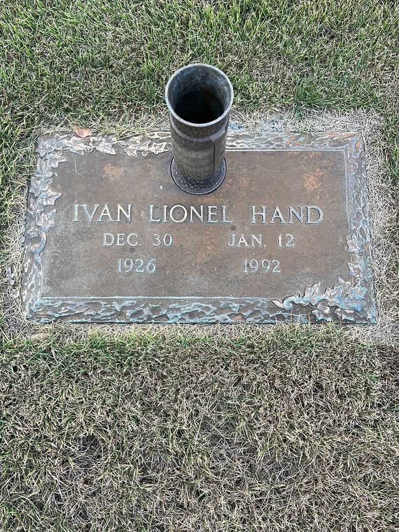 Ivan Lionel Hand's grave. Photo 1
