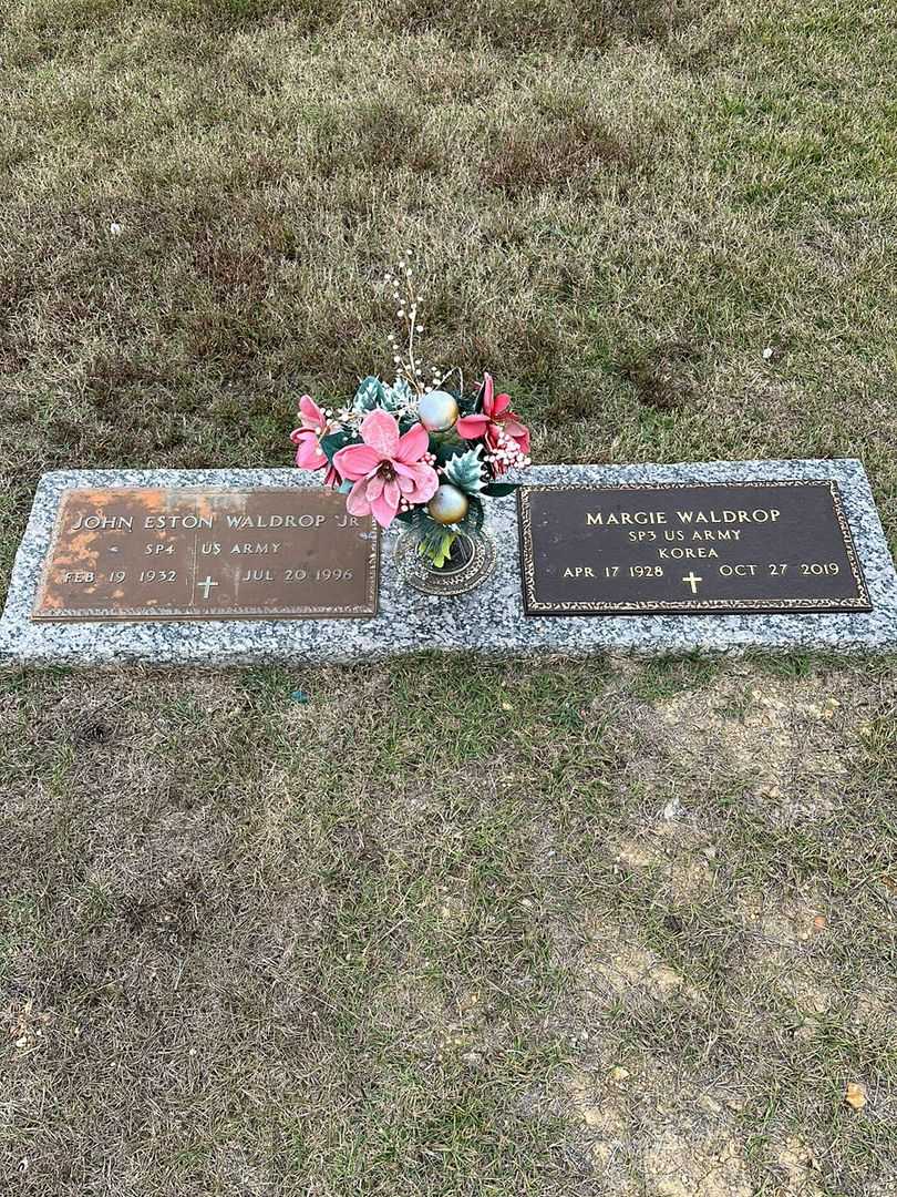 Margie Waldrop's grave. Photo 1