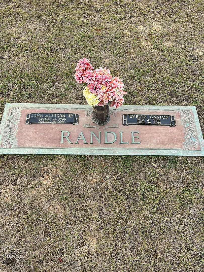 Evelyn Gaston Randle's grave. Photo 1