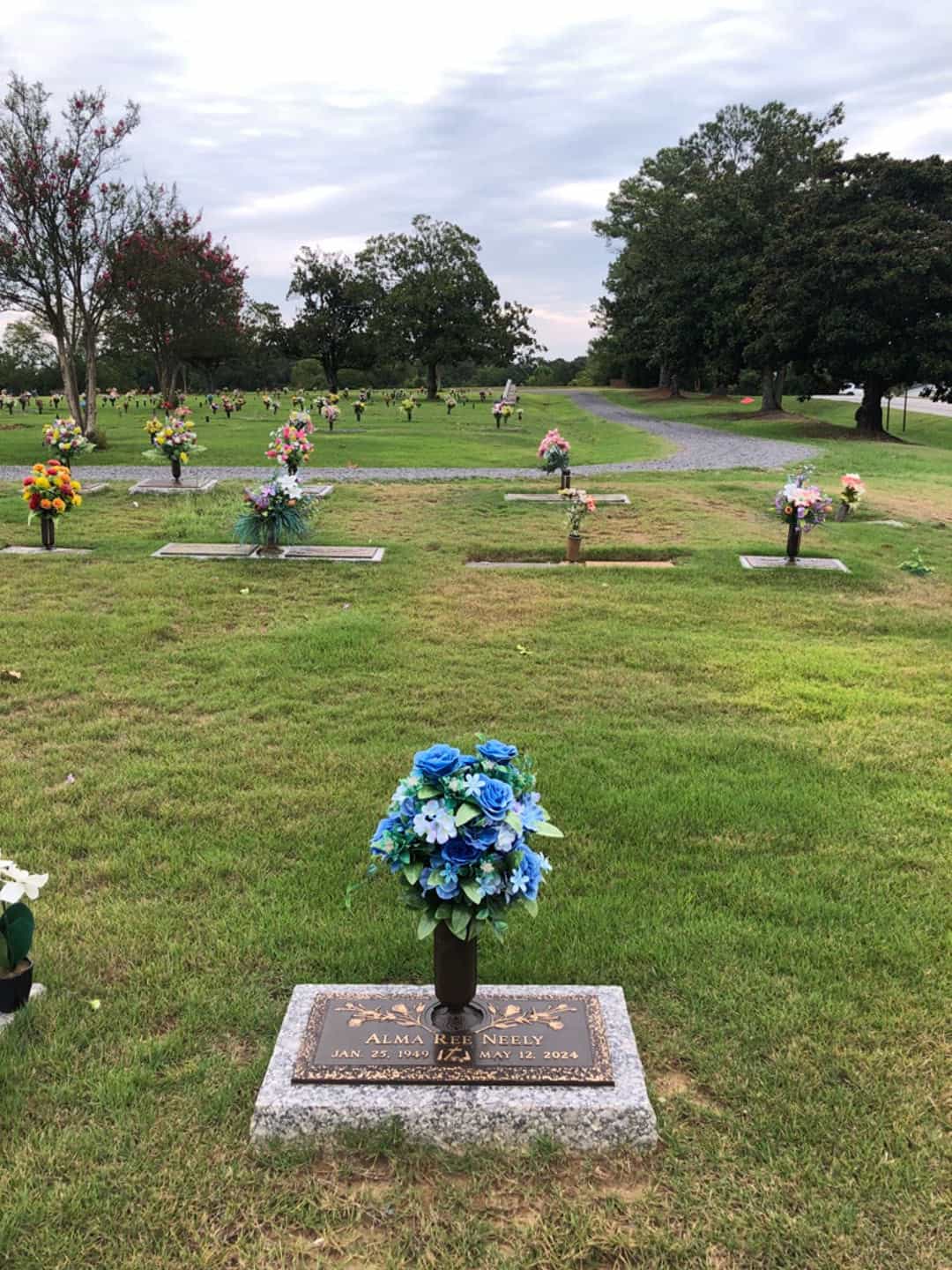 Alma Neely's grave. Photo 2