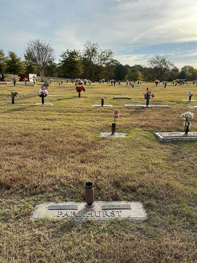 Raymond T. Parkhurst's grave. Photo 2