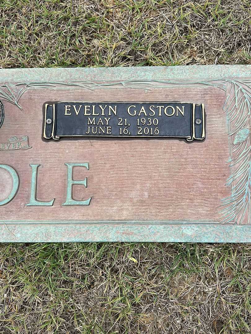 Evelyn Gaston Randle's grave. Photo 3