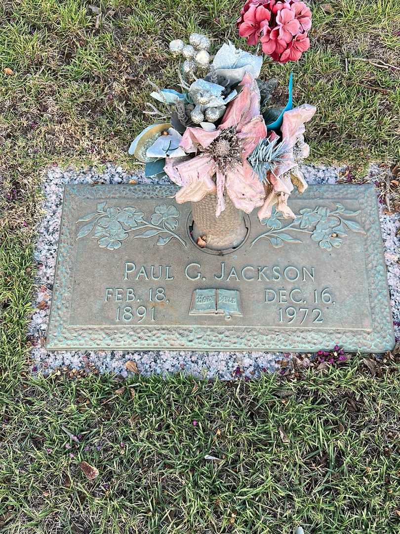 Paul G. Jackson's grave. Photo 1