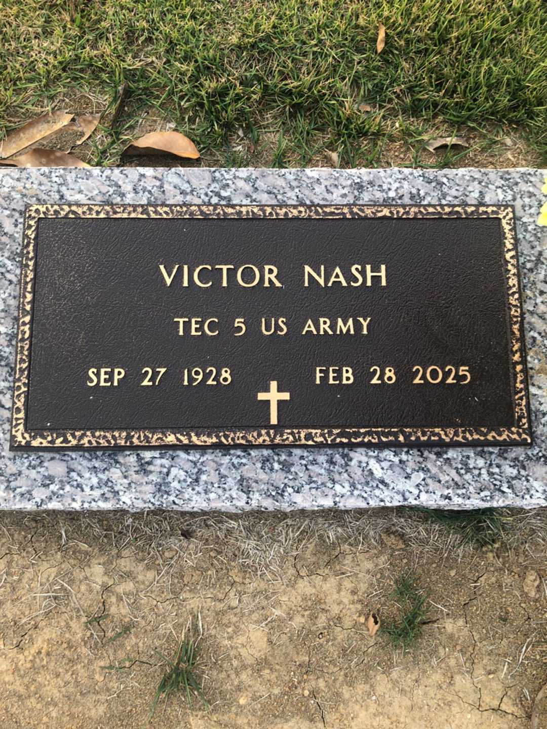 Victor E. Nash's grave. Photo 3