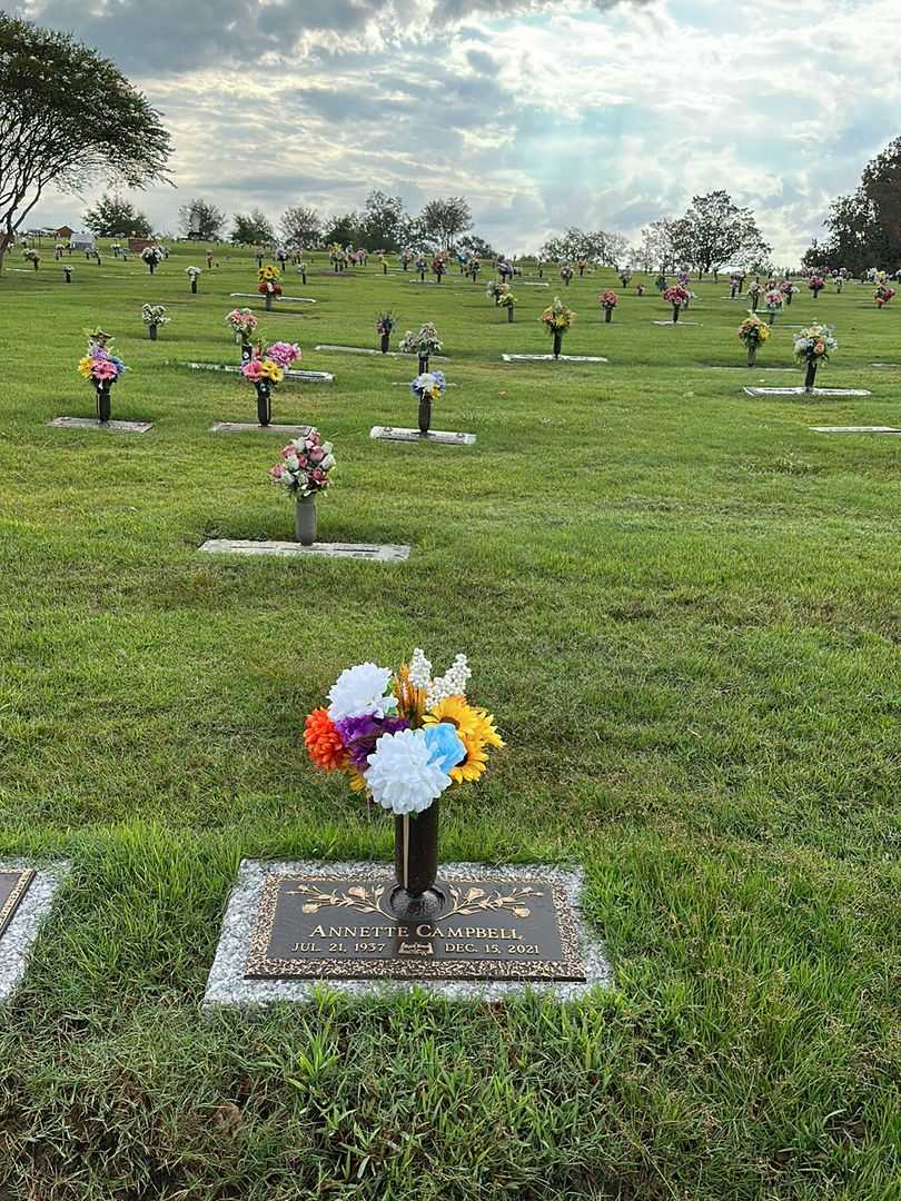 Annette Campbell's grave. Photo 2