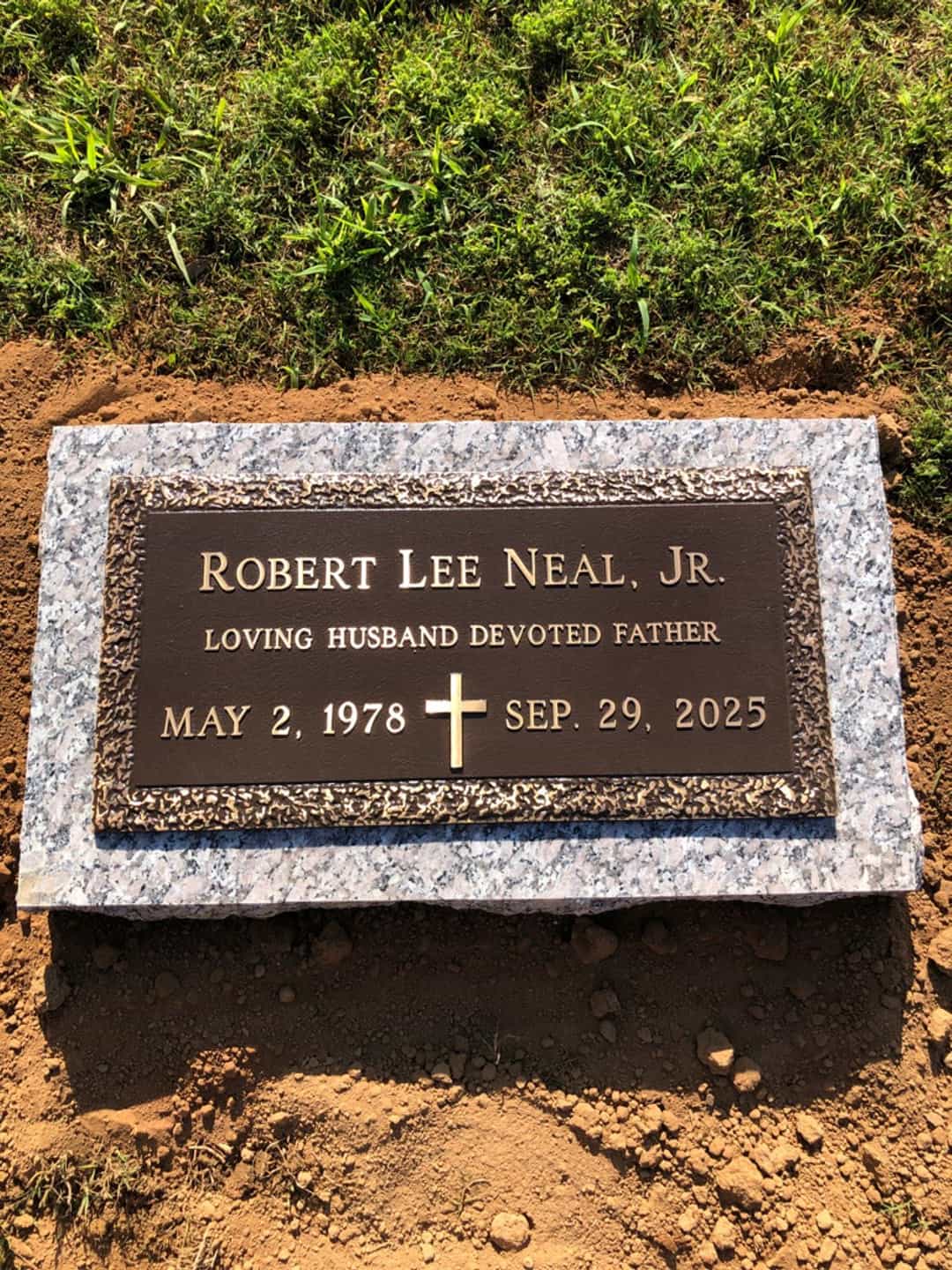 Robert Lee Neal Junior's grave. Photo 1