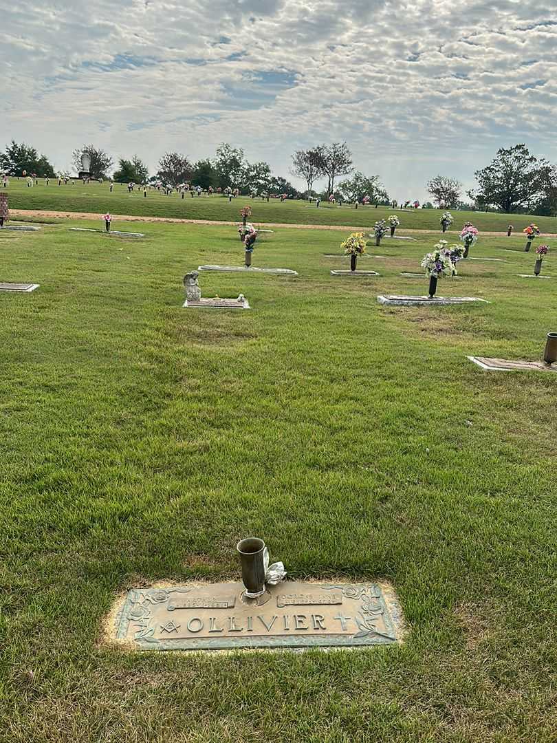 Arthur Ollivier's grave. Photo 2