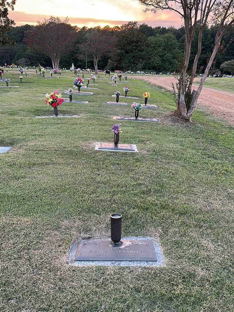 Eva M. Alexander's grave. Photo 2
