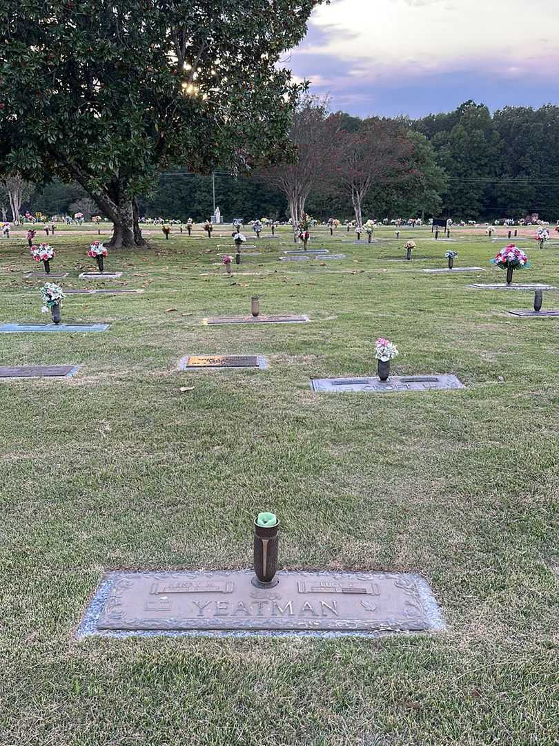Henry M. Yeatman's grave. Photo 2