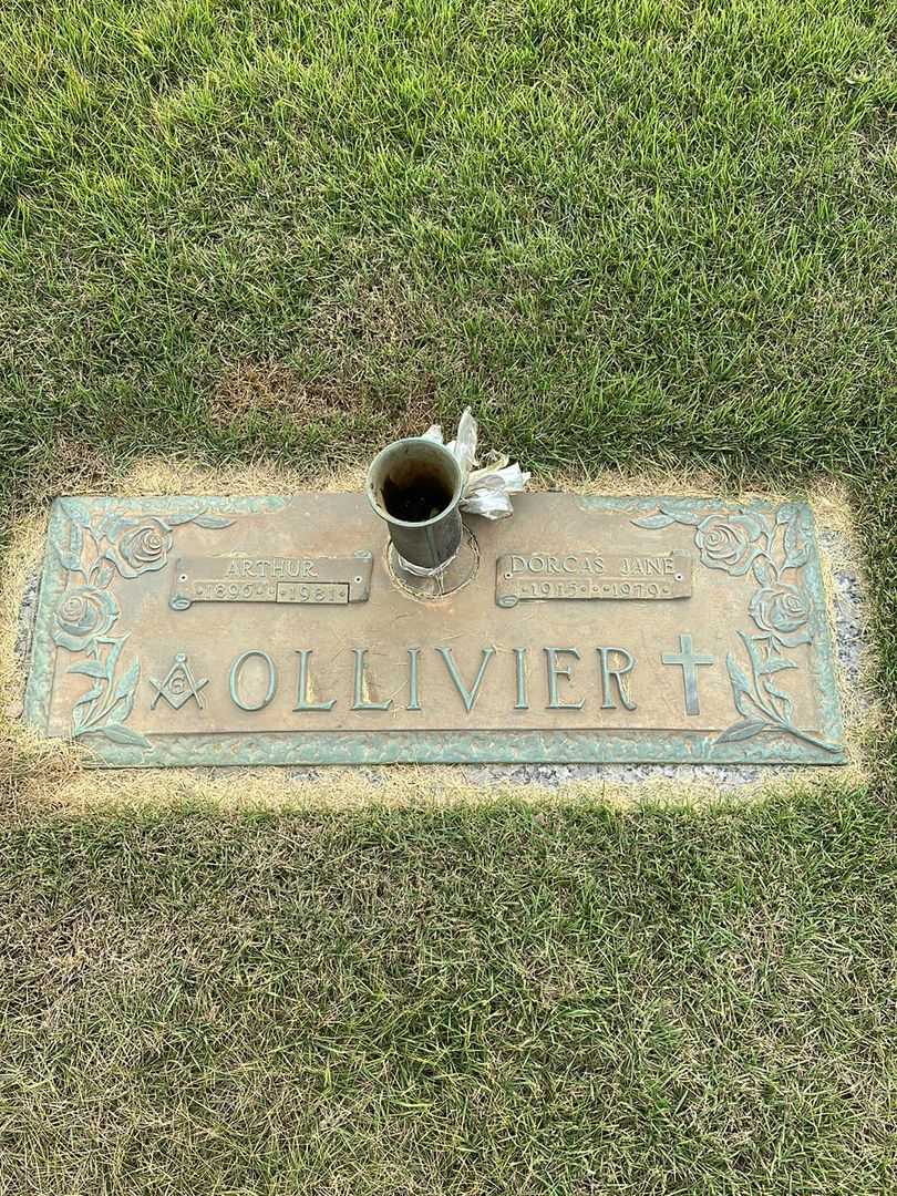 Arthur Ollivier's grave. Photo 1
