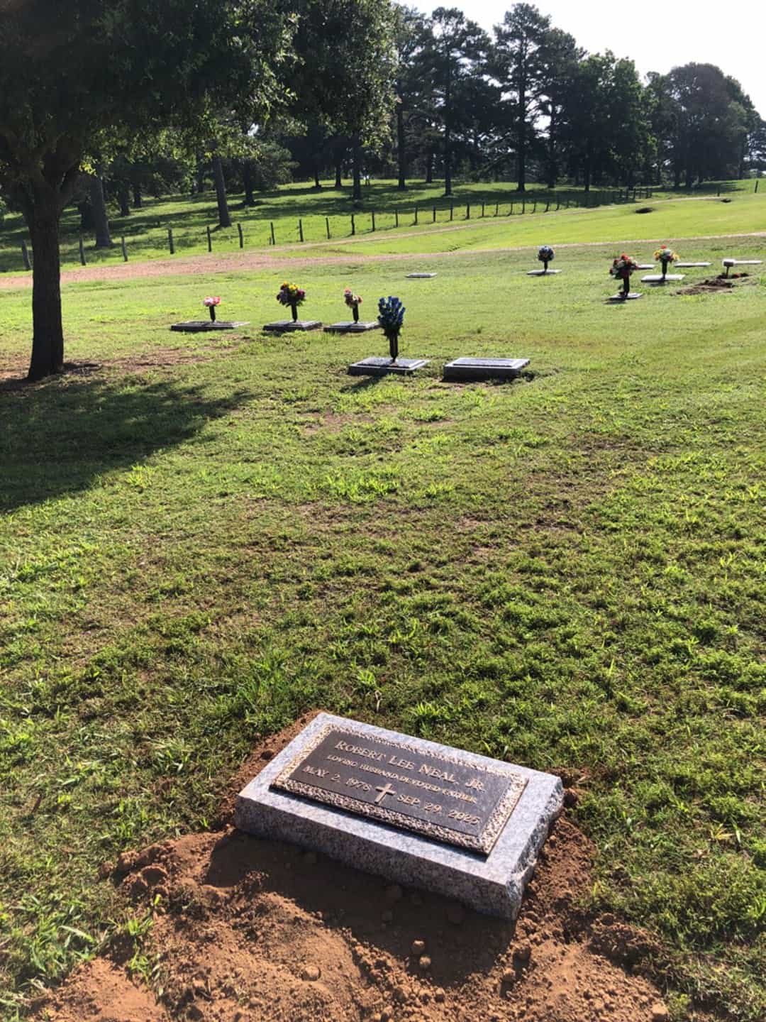 Robert Lee Neal Junior's grave. Photo 2
