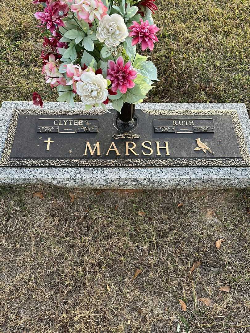 Clytee Marsh's grave. Photo 1