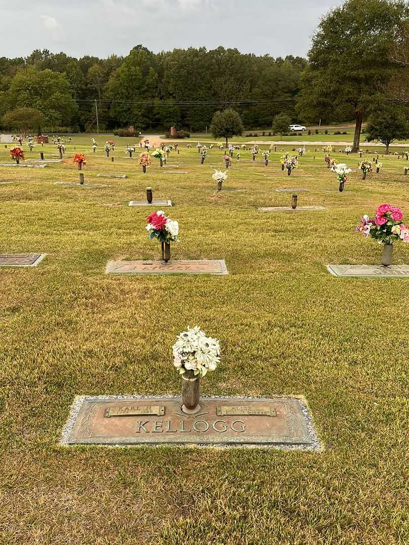 Alice L. Kellogg's grave. Photo 2