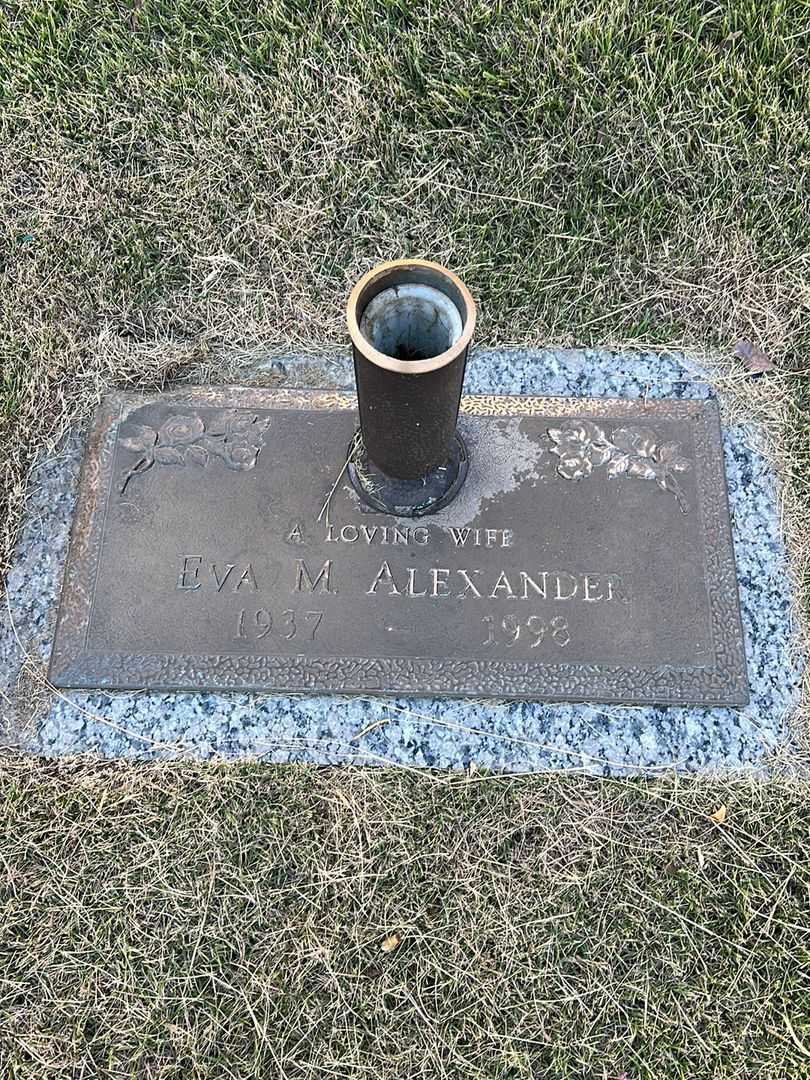 Eva M. Alexander's grave. Photo 1