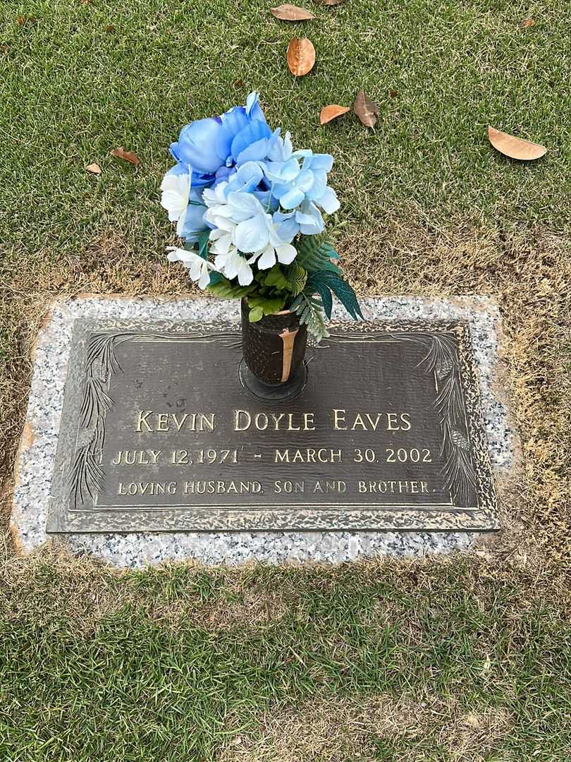 Kevin Doyle Eaves's grave. Photo 1